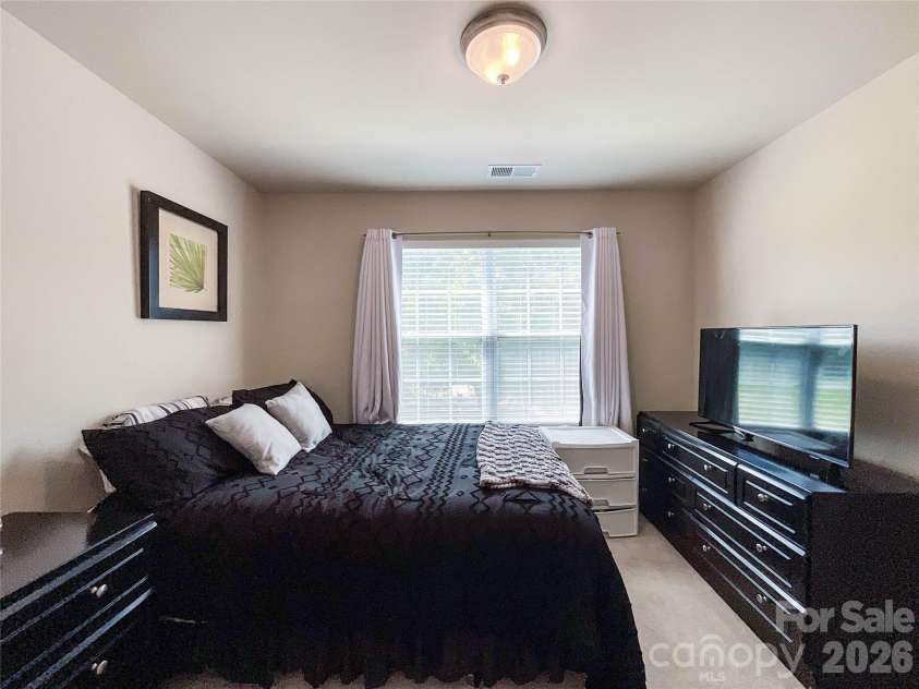 6019 Grassy Knoll Circle, Matthews, NC 28104.  MLS# CAR4422466, YatesRealty ID 50157. 