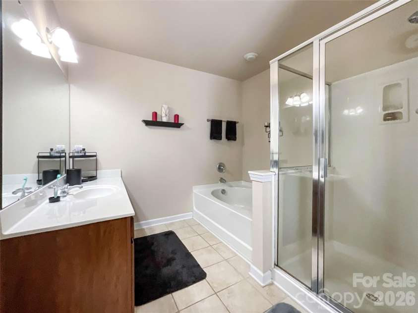 6019 Grassy Knoll Circle, Matthews, NC 28104.  MLS# CAR4422466, YatesRealty ID 50157. 