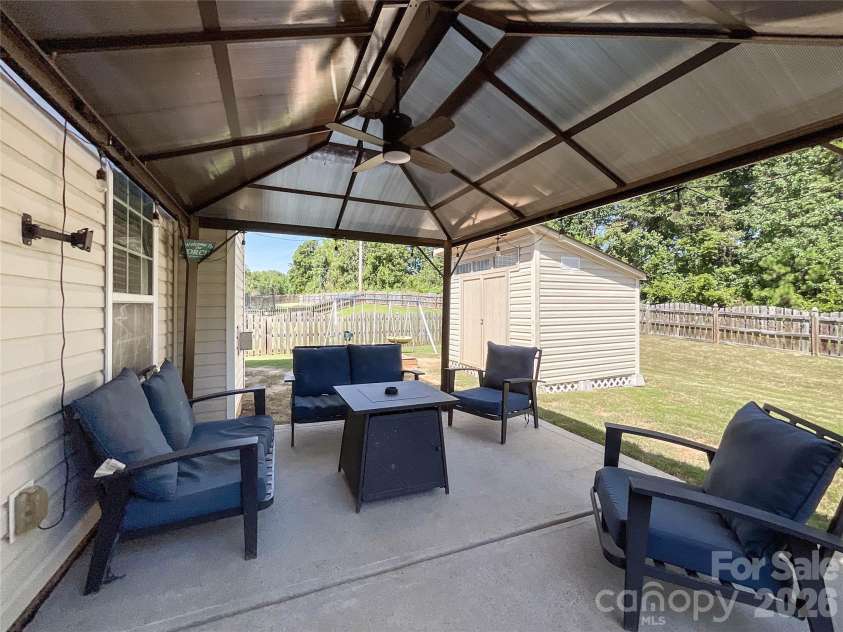 6019 Grassy Knoll Circle, Matthews, NC 28104.  MLS# CAR4422466, YatesRealty ID 50157. 