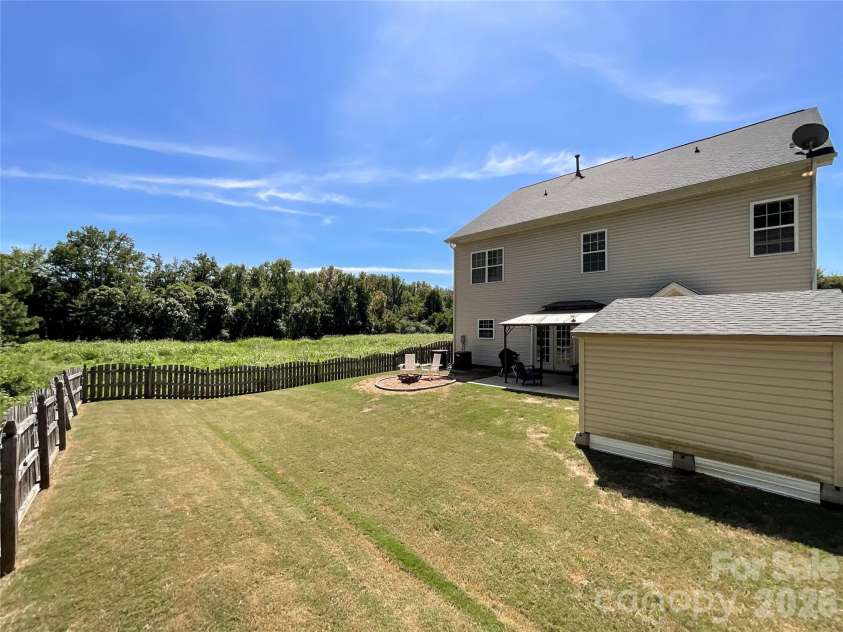 6019 Grassy Knoll Circle, Matthews, NC 28104.  MLS# CAR4422466, YatesRealty ID 50157. 