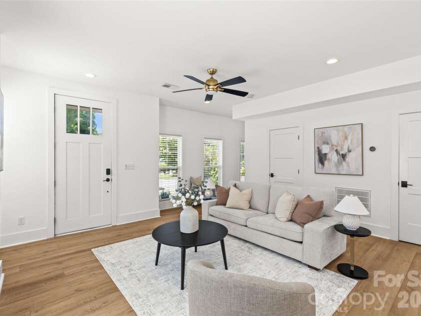 3120 Clemson Avenue, Charlotte, NC 28205.  MLS# CAR4422363, YatesRealty ID 50158. 