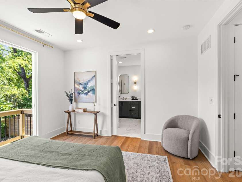 3120 Clemson Avenue, Charlotte, NC 28205.  MLS# CAR4422363, YatesRealty ID 50158. 