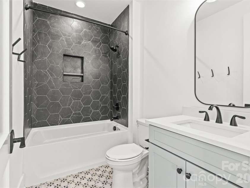 3120 Clemson Avenue, Charlotte, NC 28205.  MLS# CAR4422363, YatesRealty ID 50158. 