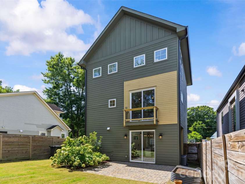 3120 Clemson Avenue, Charlotte, NC 28205.  MLS# CAR4422363, YatesRealty ID 50158. 