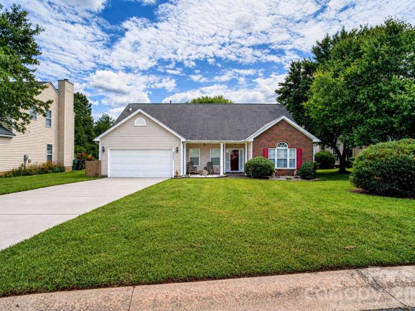 9612 Veronica Drive, Charlotte, NC 28215.  MLS# CAR4422577, YatesRealty ID 50159. 