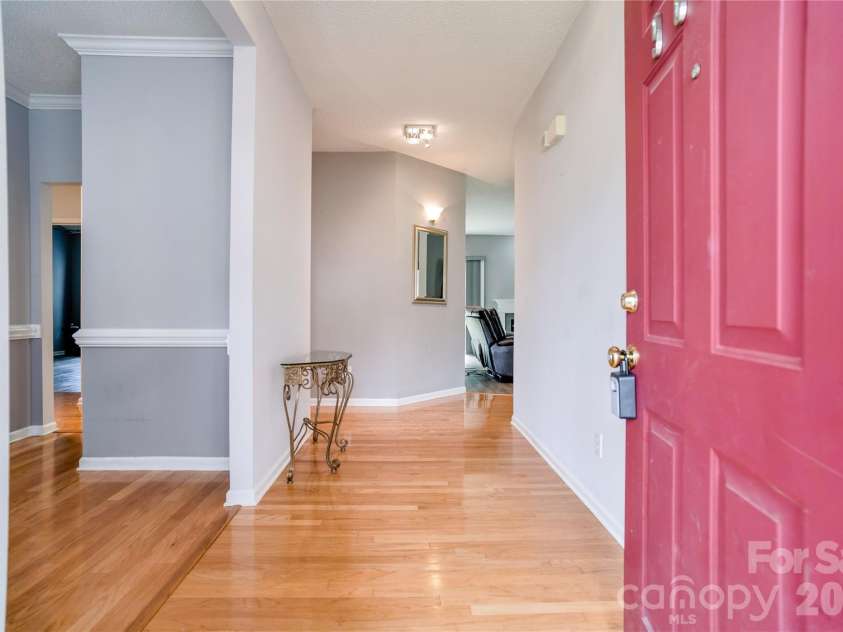 9612 Veronica Drive, Charlotte, NC 28215.  MLS# CAR4422577, YatesRealty ID 50159. Front Door Hallway