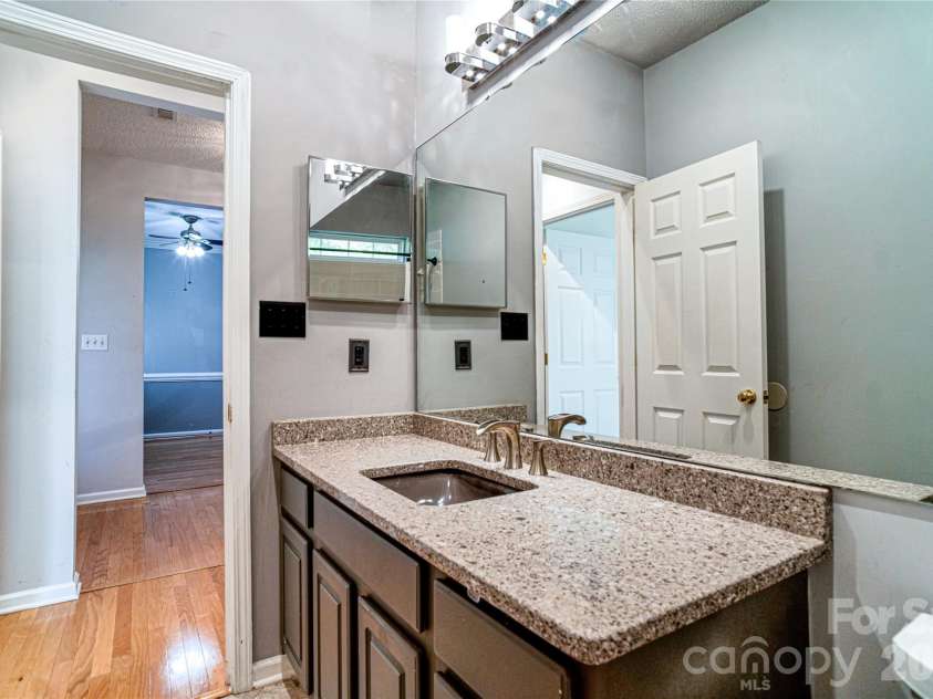9612 Veronica Drive, Charlotte, NC 28215.  MLS# CAR4422577, YatesRealty ID 50159. Guest Bathroom