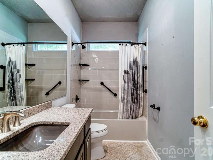 9612 Veronica Drive, Charlotte, NC 28215.  MLS# CAR4422577, YatesRealty ID 50159. Guest Bathroom