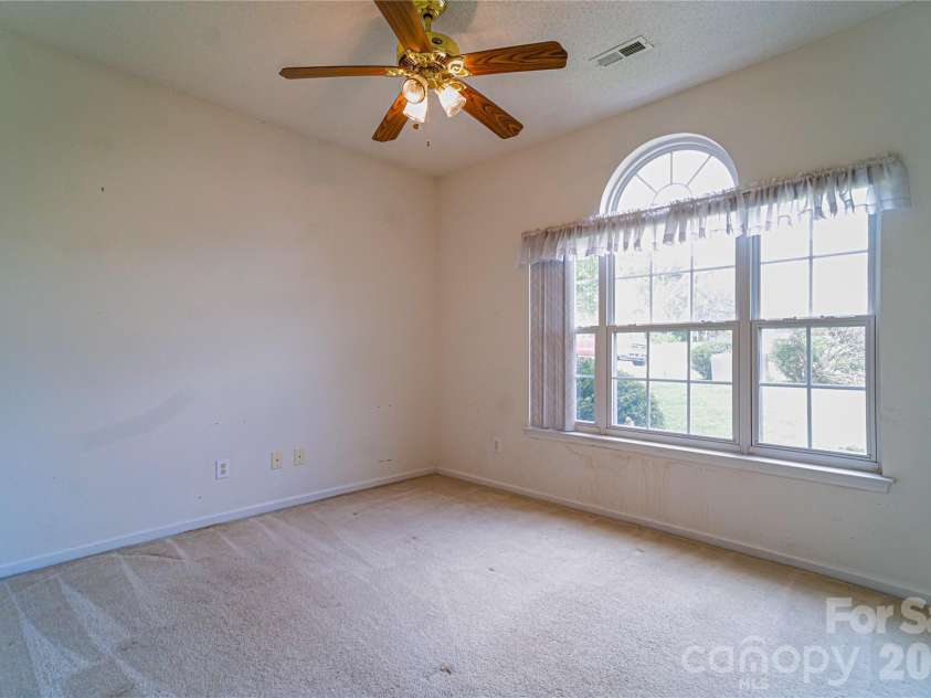 9612 Veronica Drive, Charlotte, NC 28215.  MLS# CAR4422577, YatesRealty ID 50159. Guest Bedroom 1