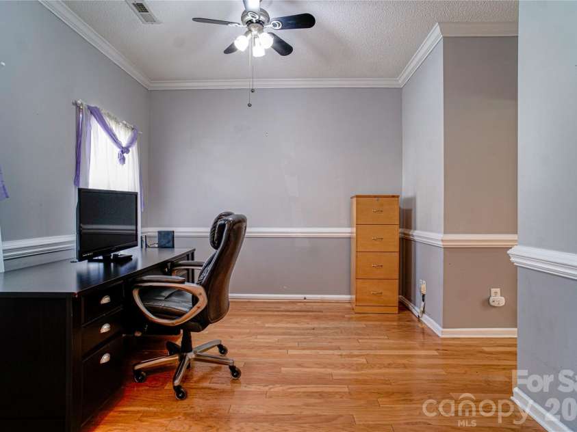 9612 Veronica Drive, Charlotte, NC 28215.  MLS# CAR4422577, YatesRealty ID 50159. Office View