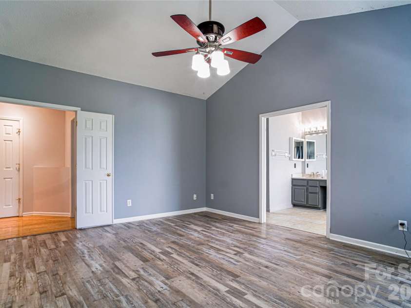9612 Veronica Drive, Charlotte, NC 28215.  MLS# CAR4422577, YatesRealty ID 50159. Primary Bedroom
