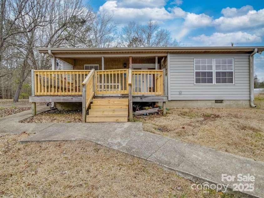 2460 Cottage Lane, Liberty Hill, SC 29074.  MLS# CAR4300988, YatesRealty ID 5016. 