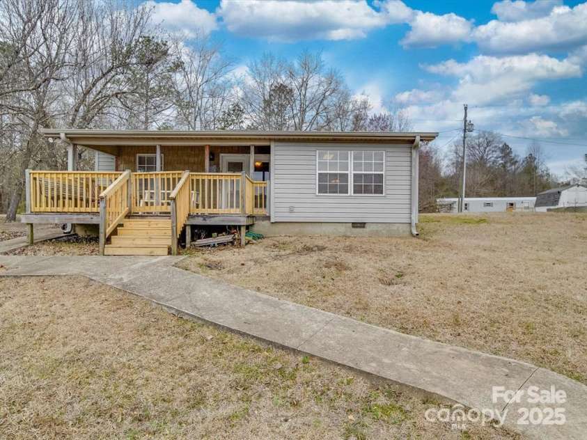 2460 Cottage Lane, Liberty Hill, SC 29074.  MLS# CAR4300988, YatesRealty ID 5016. 