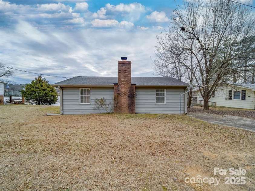 2460 Cottage Lane, Liberty Hill, SC 29074.  MLS# CAR4300988, YatesRealty ID 5016. 