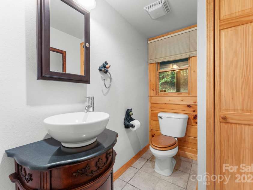80 Slow Lane, Whittier, NC 28789.  MLS# CAR4307656, YatesRealty ID 5016. Half bath downstairs