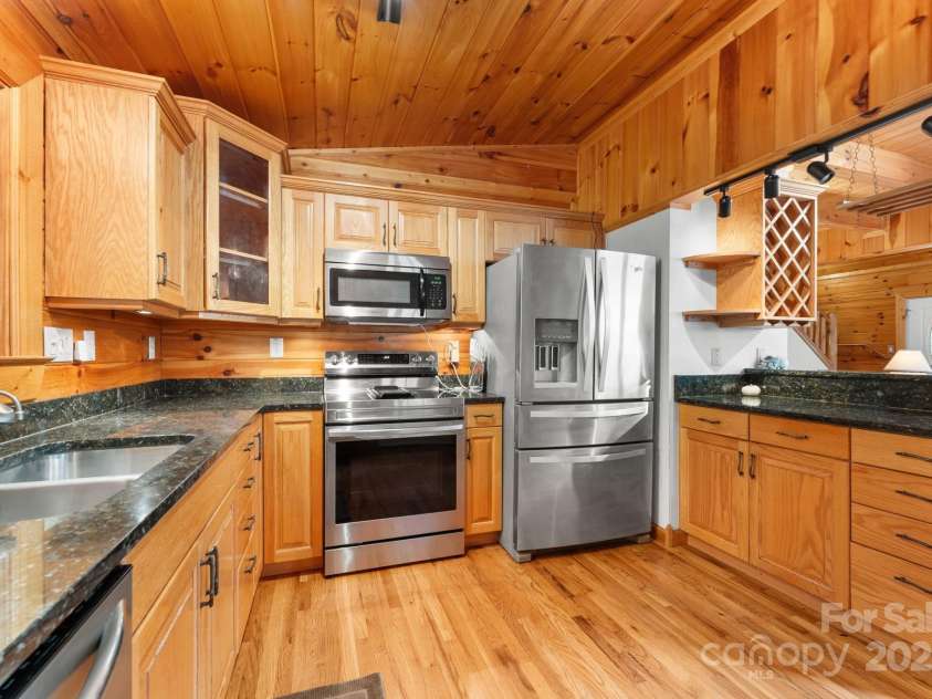 80 Slow Lane, Whittier, NC 28789.  MLS# CAR4307656, YatesRealty ID 5016. Kitchen