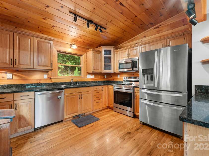 80 Slow Lane, Whittier, NC 28789.  MLS# CAR4307656, YatesRealty ID 5016. Kitchen