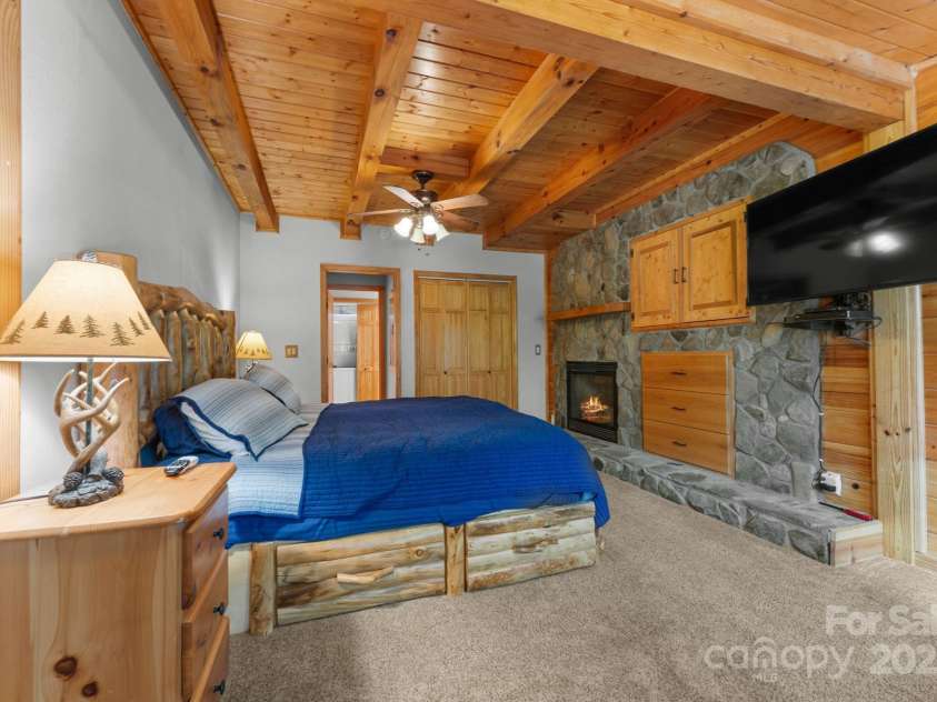 80 Slow Lane, Whittier, NC 28789.  MLS# CAR4307656, YatesRealty ID 5016. Main bedroom