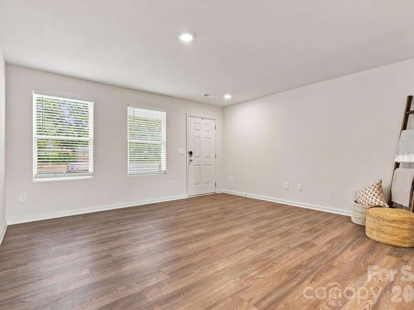 115 Villa Lane, Lincolnton, NC 28092.  MLS# CAR4421936, YatesRealty ID 50160. 