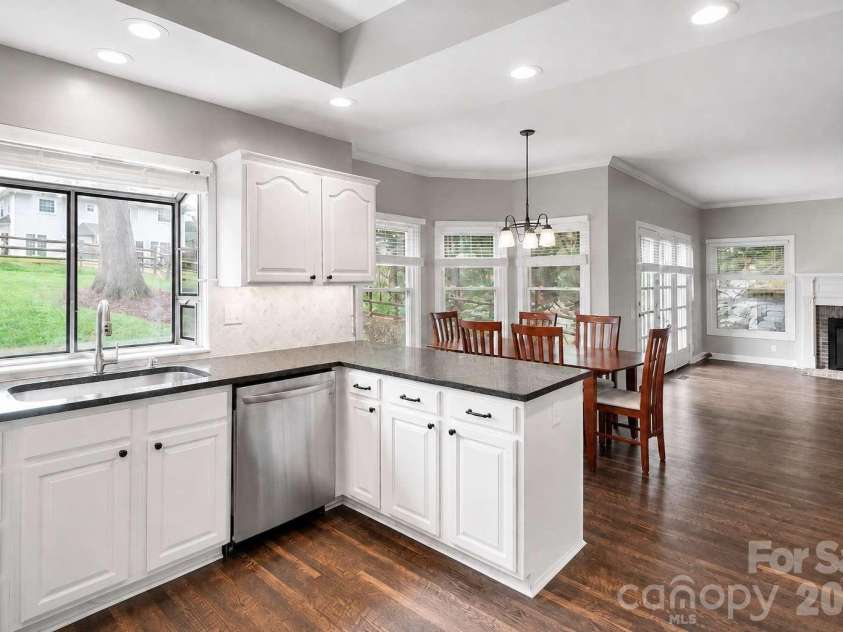 12512 Cliffcreek Drive, Huntersville, NC 28078.  MLS# CAR4422113, YatesRealty ID 50161. 