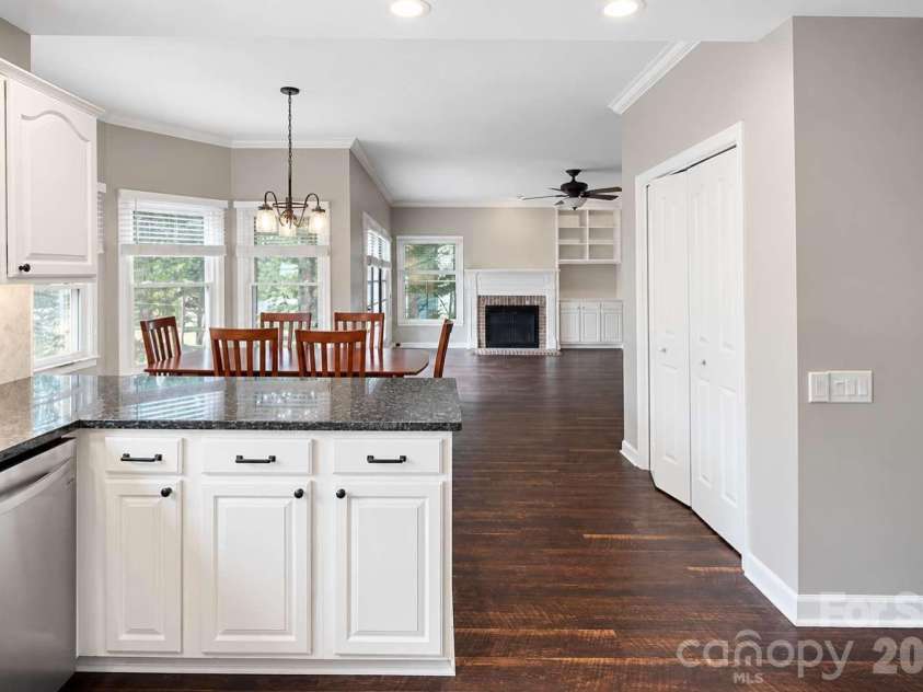 12512 Cliffcreek Drive, Huntersville, NC 28078.  MLS# CAR4422113, YatesRealty ID 50161. 