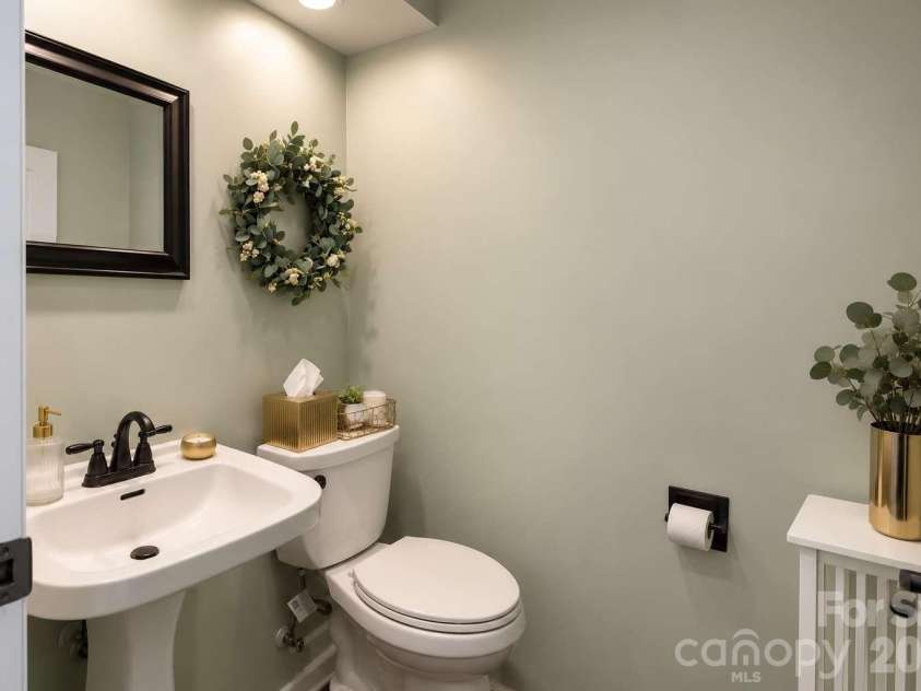 12512 Cliffcreek Drive, Huntersville, NC 28078.  MLS# CAR4422113, YatesRealty ID 50161. 