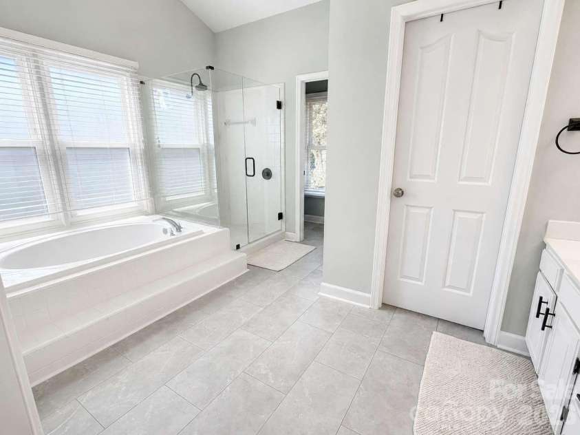 12512 Cliffcreek Drive, Huntersville, NC 28078.  MLS# CAR4422113, YatesRealty ID 50161. 