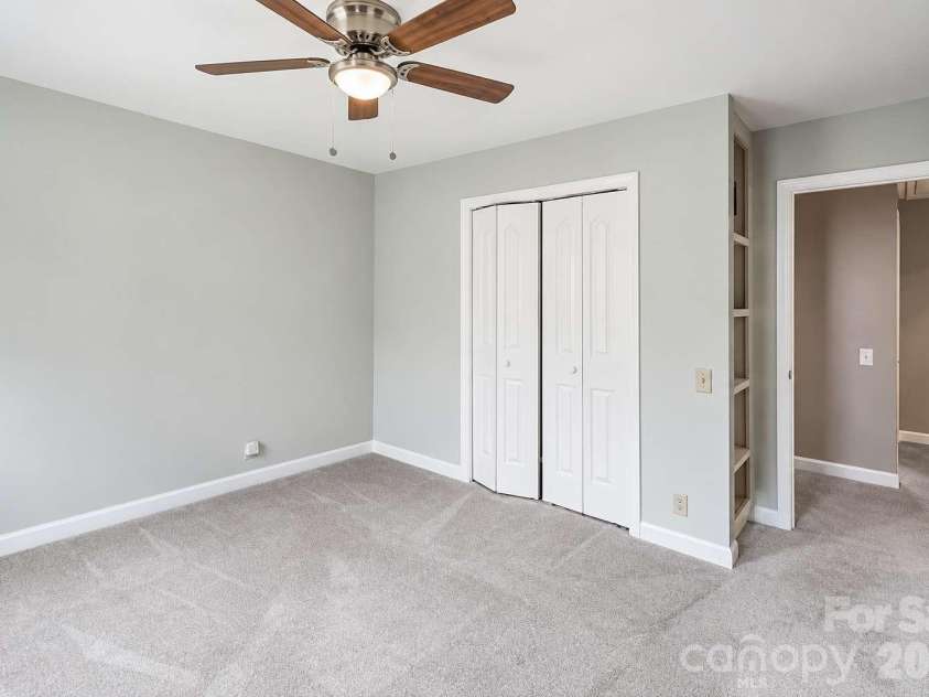12512 Cliffcreek Drive, Huntersville, NC 28078.  MLS# CAR4422113, YatesRealty ID 50161. 
