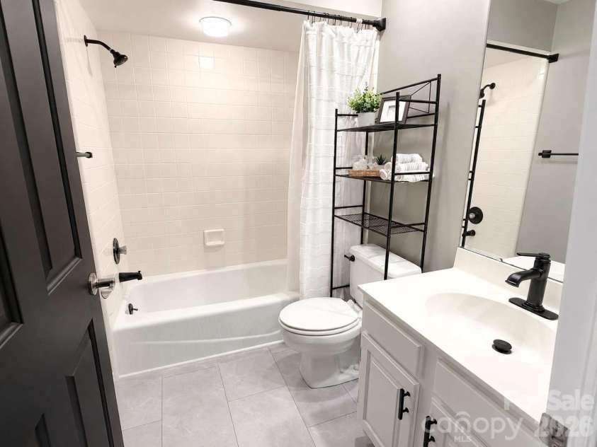 12512 Cliffcreek Drive, Huntersville, NC 28078.  MLS# CAR4422113, YatesRealty ID 50161. 
