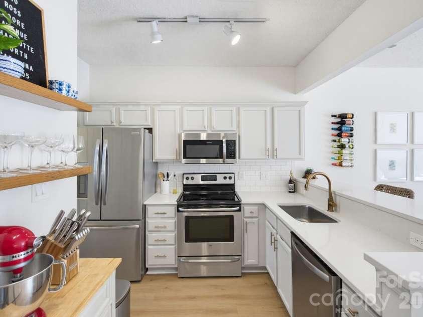 310 Ross Moore Avenue, Charlotte, NC 28205.  MLS# CAR4422149, YatesRealty ID 50162. 
