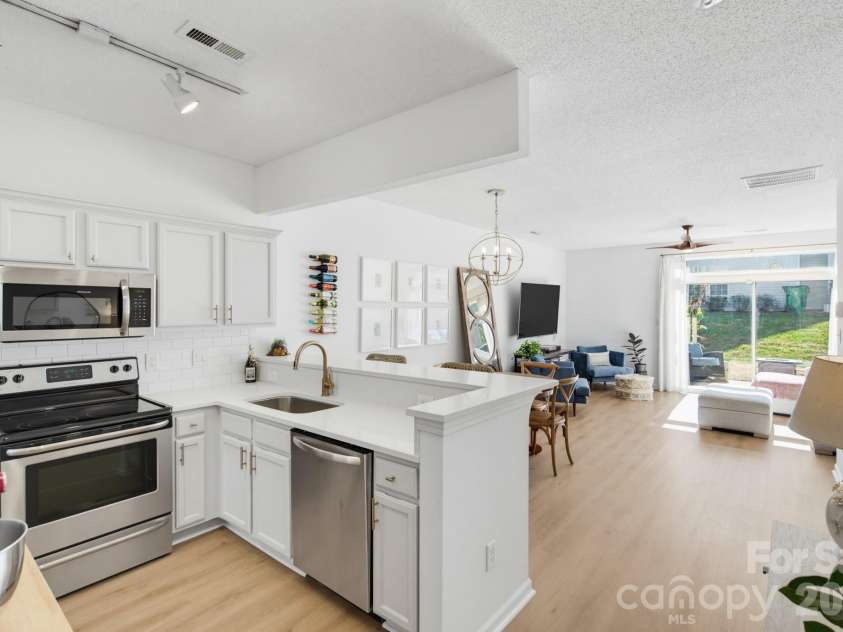 310 Ross Moore Avenue, Charlotte, NC 28205.  MLS# CAR4422149, YatesRealty ID 50162. 