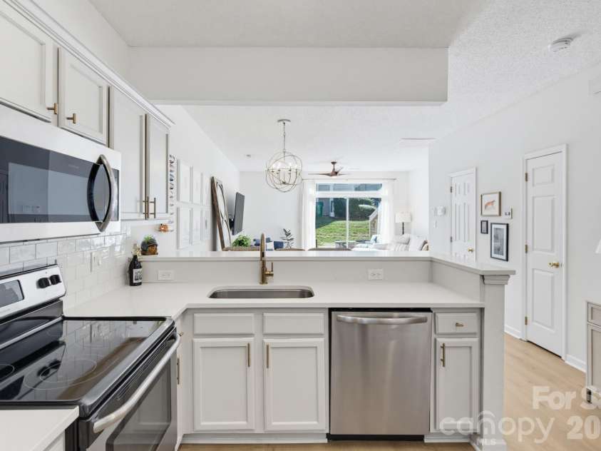 310 Ross Moore Avenue, Charlotte, NC 28205.  MLS# CAR4422149, YatesRealty ID 50162. 
