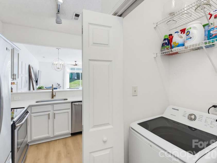 310 Ross Moore Avenue, Charlotte, NC 28205.  MLS# CAR4422149, YatesRealty ID 50162. 