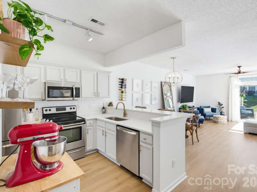 310 Ross Moore Avenue, Charlotte, NC 28205.  MLS# CAR4422149, YatesRealty ID 50162. 