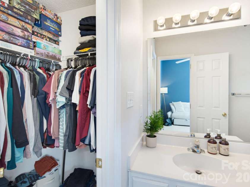 310 Ross Moore Avenue, Charlotte, NC 28205.  MLS# CAR4422149, YatesRealty ID 50162. 