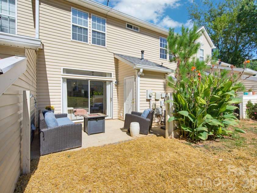 310 Ross Moore Avenue, Charlotte, NC 28205.  MLS# CAR4422149, YatesRealty ID 50162. 