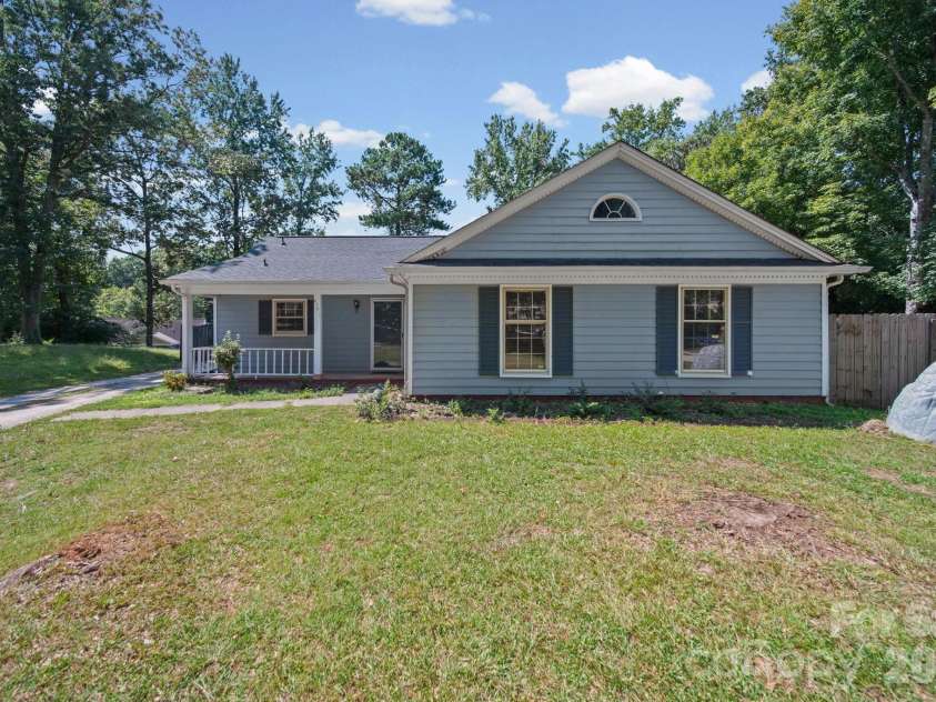 4301 Claybury Court, Charlotte, NC 28227.  MLS# CAR4422172, YatesRealty ID 50163. Front Yard