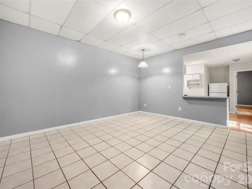 207 Hollow Road, Lincolnton, NC 28092.  MLS# CAR4422229, YatesRealty ID 50164. 2nd Qtr Living Rm