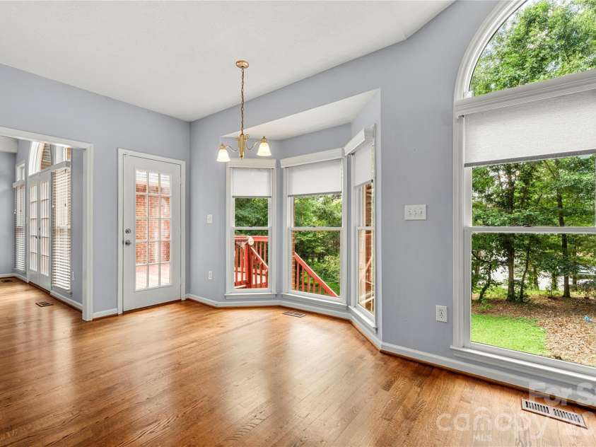 207 Hollow Road, Lincolnton, NC 28092.  MLS# CAR4422229, YatesRealty ID 50164. Breakfast Rm