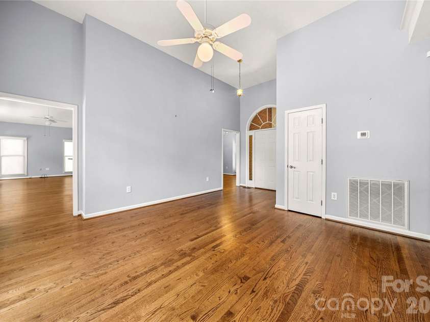 207 Hollow Road, Lincolnton, NC 28092.  MLS# CAR4422229, YatesRealty ID 50164. Entry & Living Rm