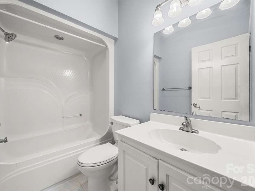 207 Hollow Road, Lincolnton, NC 28092.  MLS# CAR4422229, YatesRealty ID 50164. Guest Bath