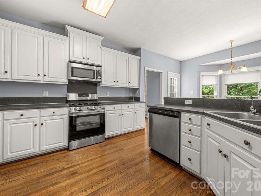 207 Hollow Road, Lincolnton, NC 28092.  MLS# CAR4422229, YatesRealty ID 50164. Kitchen