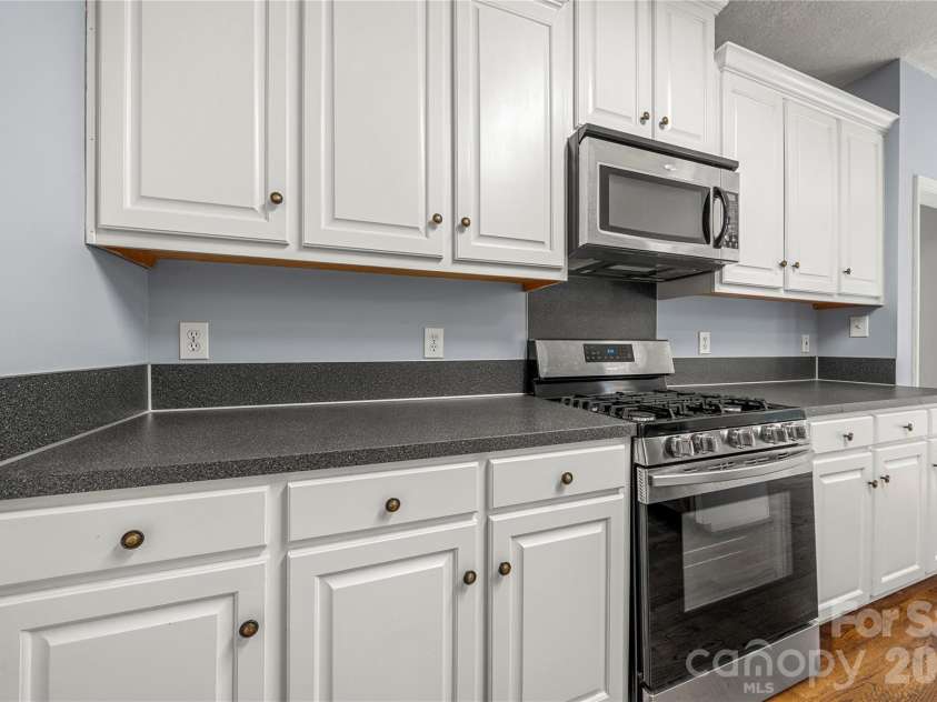 207 Hollow Road, Lincolnton, NC 28092.  MLS# CAR4422229, YatesRealty ID 50164. Kitchen
