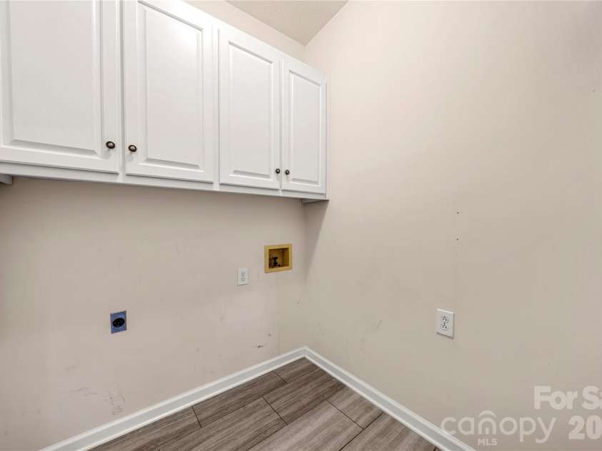 207 Hollow Road, Lincolnton, NC 28092.  MLS# CAR4422229, YatesRealty ID 50164. Laundry Rm