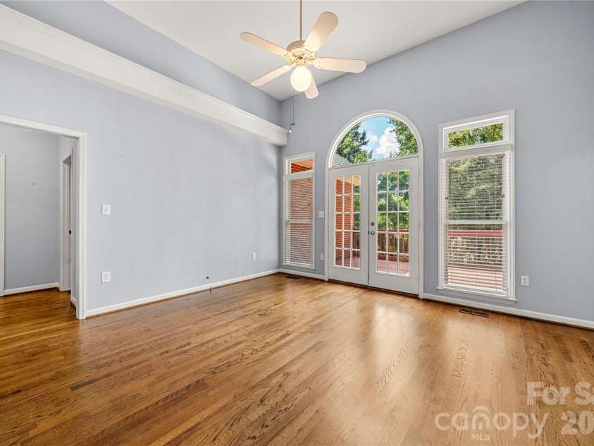 207 Hollow Road, Lincolnton, NC 28092.  MLS# CAR4422229, YatesRealty ID 50164. Living Rm