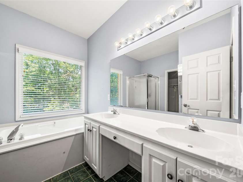 207 Hollow Road, Lincolnton, NC 28092.  MLS# CAR4422229, YatesRealty ID 50164. Primary Bath