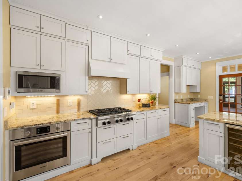 323 Rensselaer Avenue, Charlotte, NC 28203.  MLS# CAR4422248, YatesRealty ID 50166. 