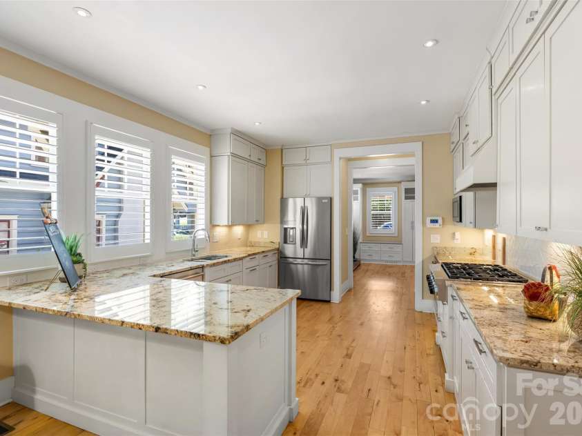 323 Rensselaer Avenue, Charlotte, NC 28203.  MLS# CAR4422248, YatesRealty ID 50166. 