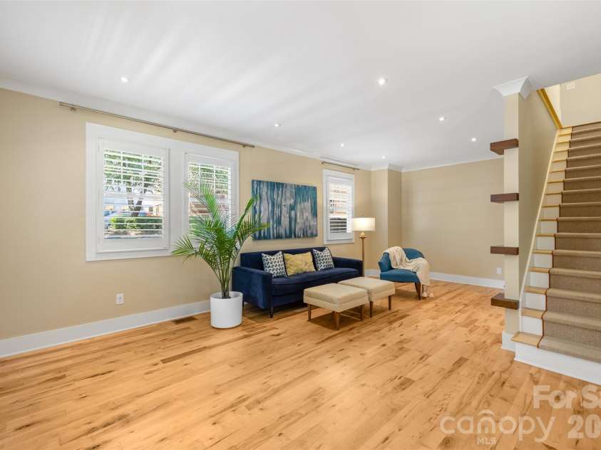 323 Rensselaer Avenue, Charlotte, NC 28203.  MLS# CAR4422248, YatesRealty ID 50166. 
