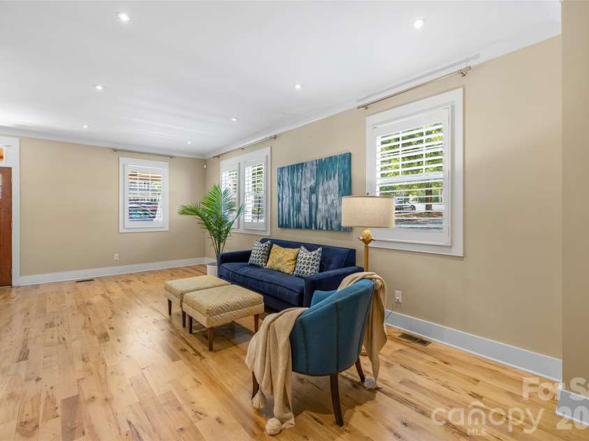323 Rensselaer Avenue, Charlotte, NC 28203.  MLS# CAR4422248, YatesRealty ID 50166. 